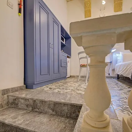 Apartment Sally Port 29