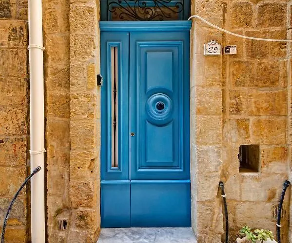 Sally Port 29 * Βαλέτα